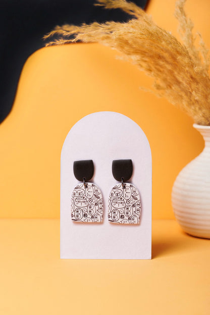 Cat doodle earrings with a bold black stud. A Berlin flea-market kind of cool.