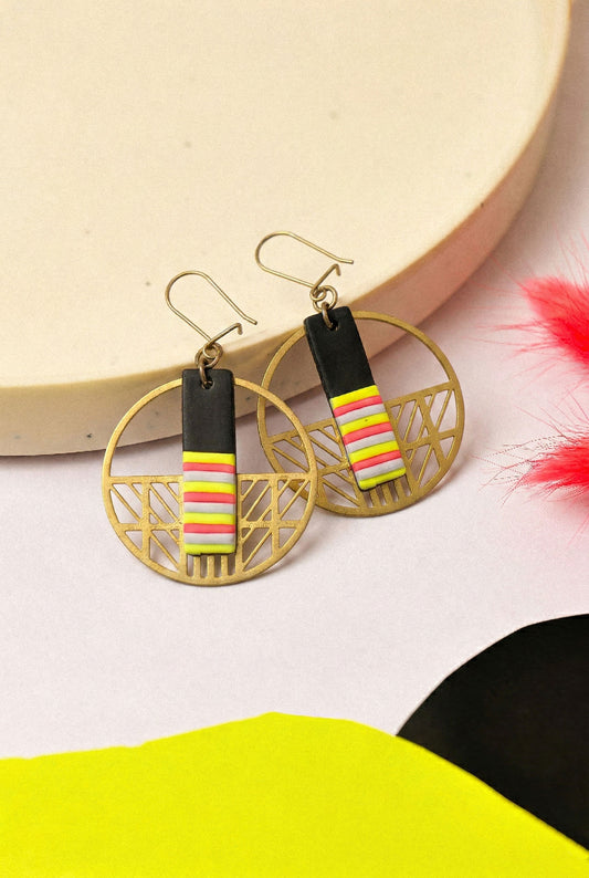 Statement striped clay in a gold hoop frame. Graphic but wearable.