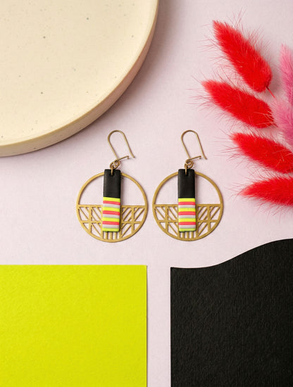 Statement striped clay in a gold hoop frame. Graphic but wearable.